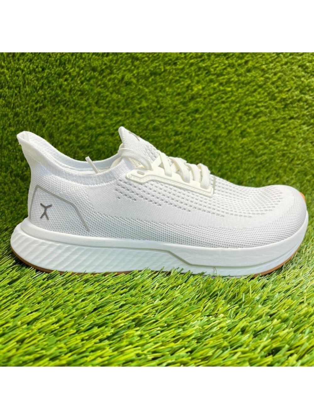 Flux Adapt Runner White Gum Womens Size 8.5 Mens Size 7 Running Athletic Shoes